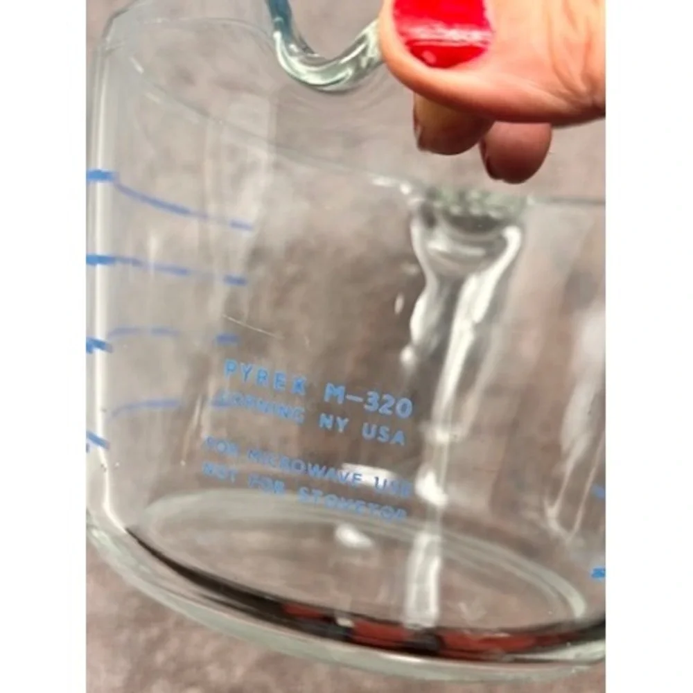 Pyrex Measuring Cup M-320 4 Cup 1 Quart Clear Blue Good Vintage USA Glass